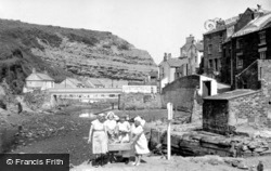 Fishwives c.1960, Staithes