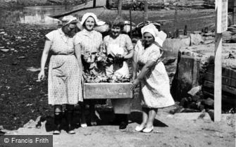 Staithes, Fishwives c1960