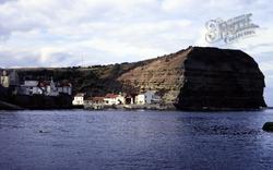 Harbour And Cliff 1989, Staithes
