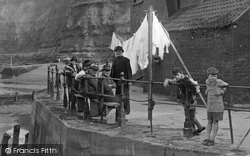 People On The Quay 1927, Staithes