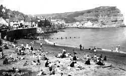 The Beach And The Nab 1950, Staithes