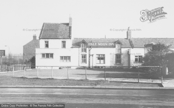 Photo of Stakeford, Half Moon Inn c.1955