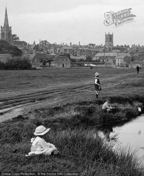 Photo of Stamford, Children In The Water Meadows 1922