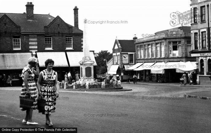 Photo of Stanford Le Hope, Shoppers At The Green c.1960