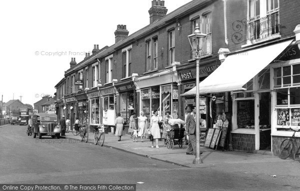 Photo of Stanford Le Hope, The Pavement c.1955