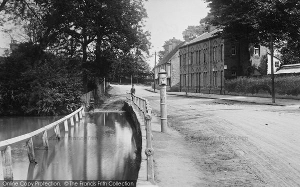 Photo of Stanmore, Ford And Pump 1906