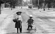 Going Shopping 1903, Stevenage
