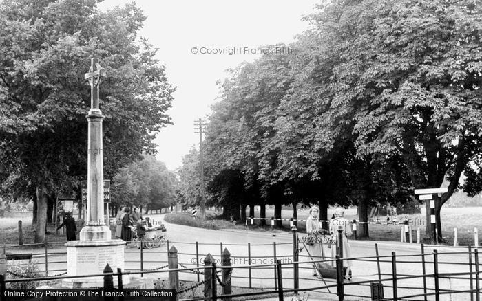 Photo of Steventon, War Memorial And Abingdon Road c.1955