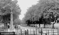 Steventon, War Memorial and Abingdon Road c1955