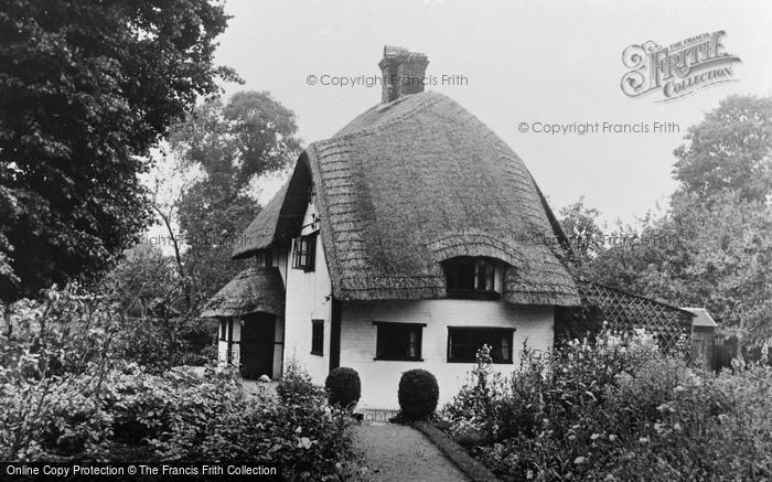 Photo of Stoke Mandeville, Cookery Nook c.1955