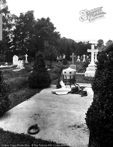 Photo of Stoke Poges, Churchyard, Sandy's Grave 1929
