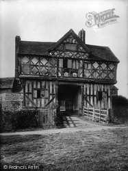 Castle Gatehouse 1924, Stokesay