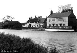 The Ferry Inn c.1935, Stokesby