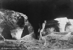 Sandholes 1900, Stone