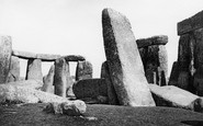 Example photo of Stonehenge