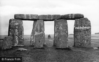 Stonehenge, showing the Hele Stone 1928