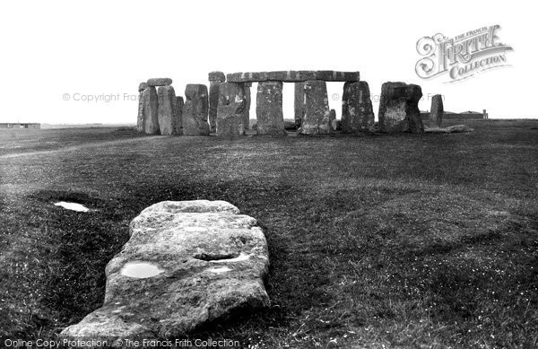 Photo of Stonehenge, The Slaughter Stone 1928