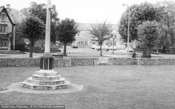 Photo of Stonehouse, War Memorial And Globe Inn c.1960