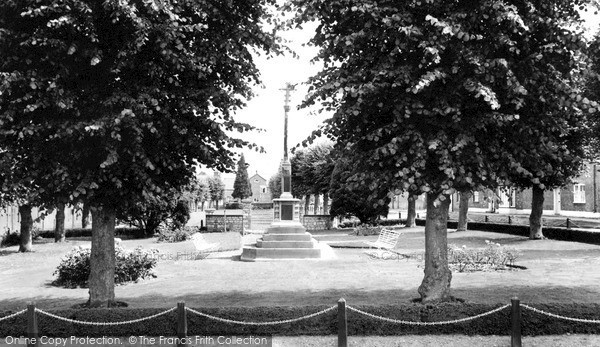 Photo of Stony Stratford, The Memorial, Horsefair Green c.1965