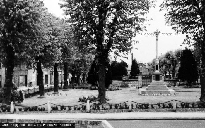 Photo of Stony Stratford, War Memorial c.1950