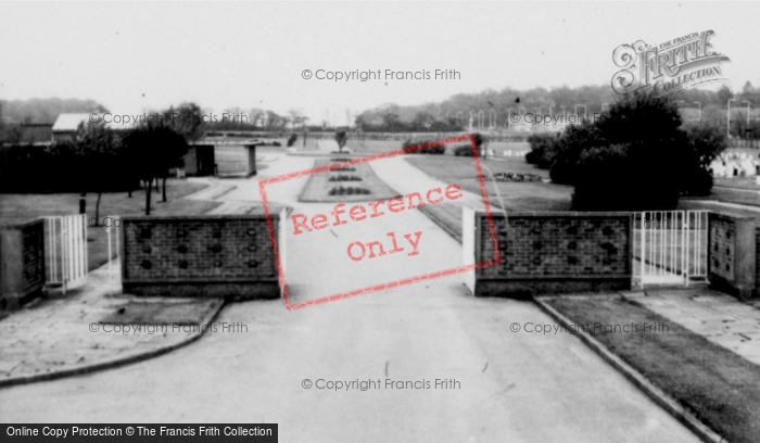 Photo of Stopsley, The Crematorium c.1965