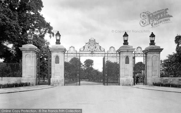 Photo of Stourbridge, Entrance Gates To Mary Stevens Park 1931