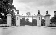 Entrance Gates To Mary Stevens Park 1931, Stourbridge