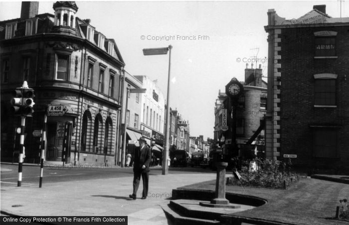 Photo of Stourbridge, Gardens And High Street c.1965