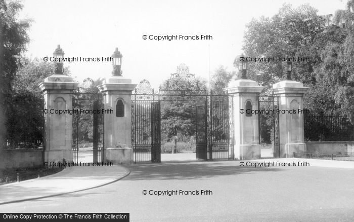 Photo of Stourbridge, Mary Stevens Park Gates c.1965