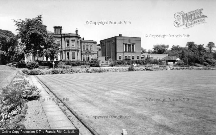 Photo of Stourbridge, Mary Stevens Park, The Bowling Green c.1960