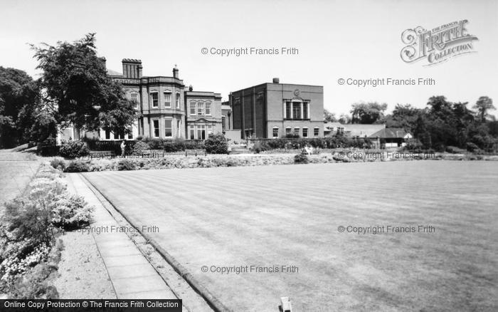 Photo of Stourbridge, Mary Stevens Park, The Bowling Green c.1960