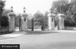 Mary Stevens Park, The Gates c.1960, Stourbridge