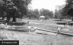 The Paddling Pool, Mary Stevens Park c.1960, Stourbridge