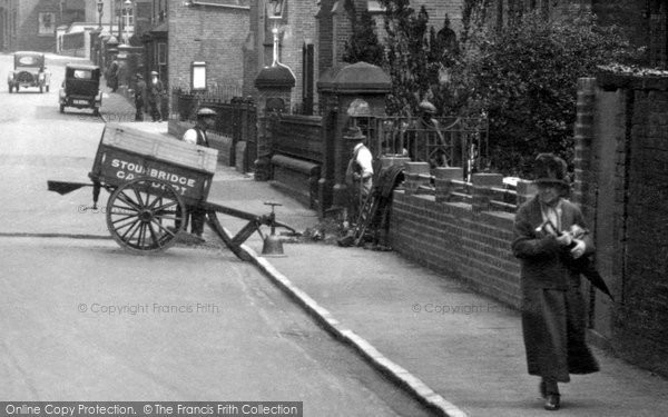 Photo of Stourbridge, Workman In New Road 1931