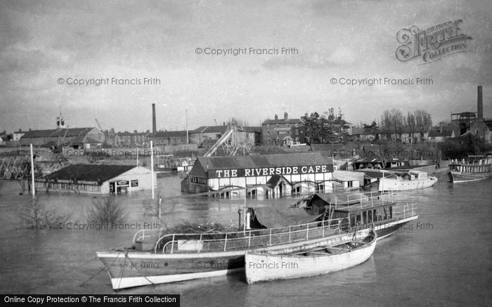 Photo of Stourport On Severn, The Riverside Cafe, Flooded c.1950