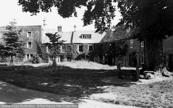 Photo of Stow On The Wold, The Green And Stocks c.1955