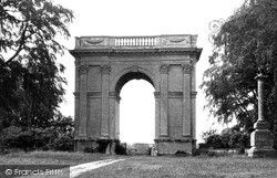 Corinthan Arch, Stowe Avenue c.1950, Stowe School