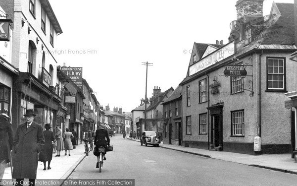 Photo of Stowmarket, Ipswich Street c.1950