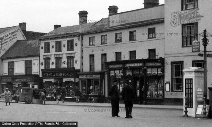 Photo of Stowmarket, Policeman In Conversation c.1950