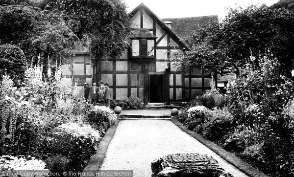 Photo of Stratford Upon Avon, Shakespeare's Birthplace From Garden c.1955