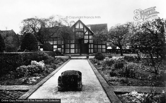 Photo of Stratford Upon Avon, Shakespeare's House And Garden c.1930