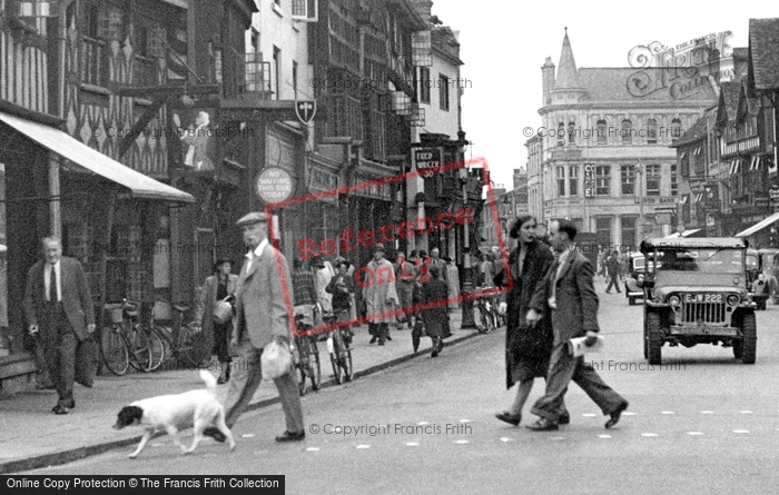 Photo of Stratford Upon Avon, Townsfolk In High Street 1949