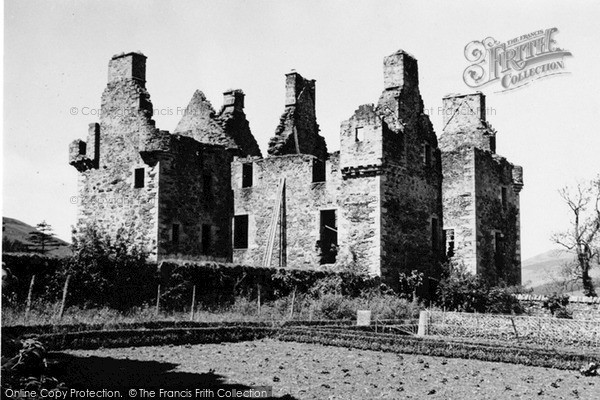 Photo of Strathdon, Glenbuchat Castle 1949