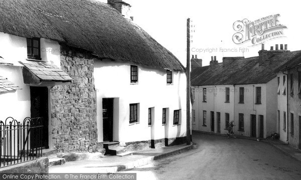 Photo of Stratton, Antique Cottages c.1955