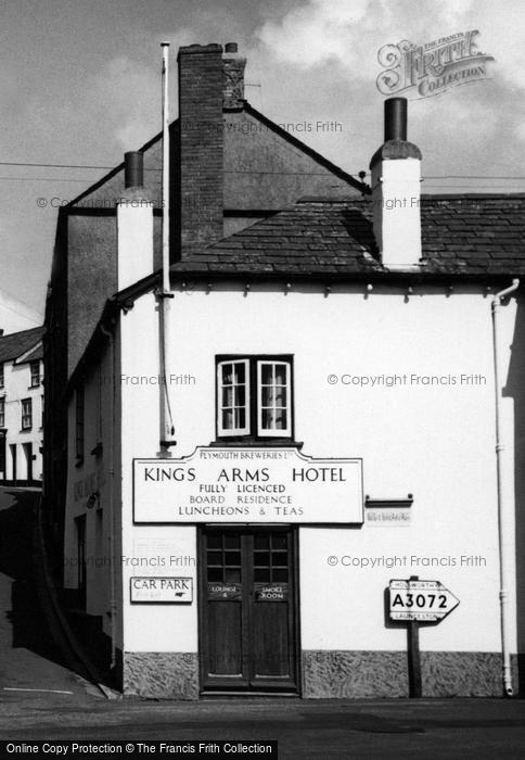 Photo of Stratton, The Kings Arms Hotel c.1955