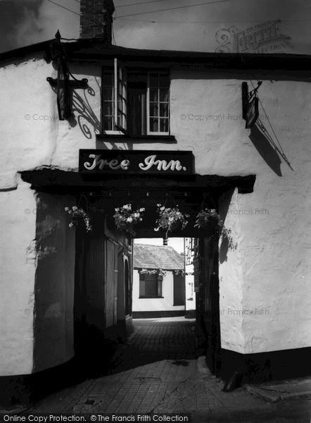 Photo of Stratton, Tree Inn c.1955