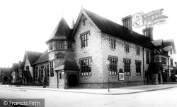 The Crispin Hall 1896, Street