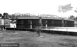 The Bridge c.1955, Strood