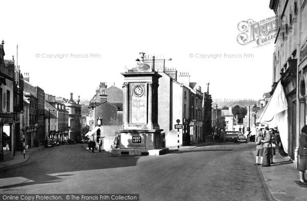 Photo of Stroud, Sims' Clock, George Street c.1950