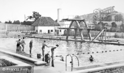 Stratford Park, Swimming Pool c.1960, Stroud